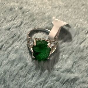 Green Stone Silver Tone Statement Ring Size 8 NWT
